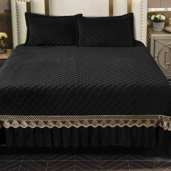 Cuvertura pat din catifea brodată, dimensiunea 230x250 cm, cu fete de perna